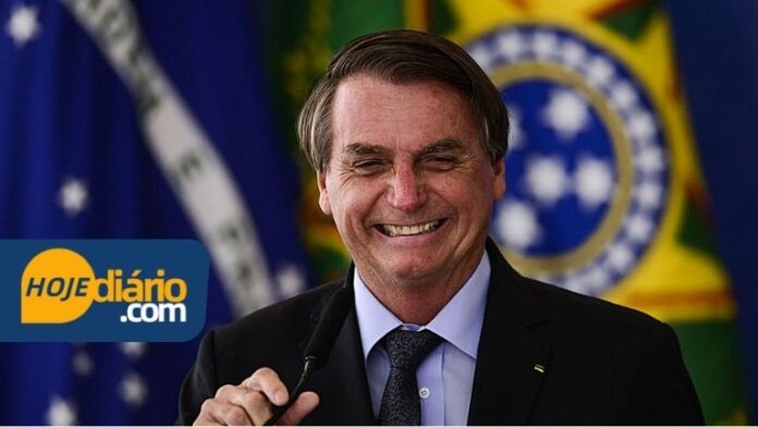 Jair Bolsonaro sorrindo