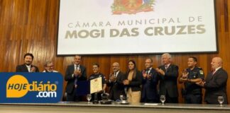 Em Mogi das Cruzes, Vereadores entregam diploma de Cidadã à guarda municipal Thais Fernanda do Nascimento