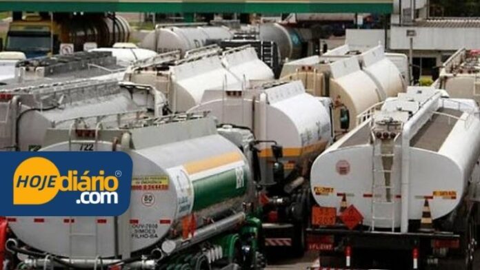 Cegonheiros transportadores de combustíveis
