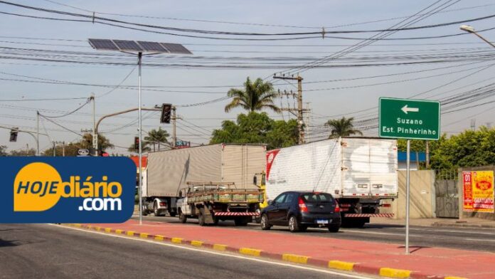 Semáforo movido a energia solar