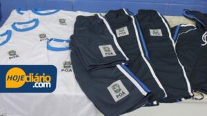 Prefeitura de Poá começa a transportar kits de uniformes para escolas da cidade; Alunos receberão dez peças