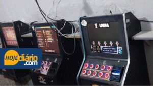 Em operação, Polícia Militar apreende máquinas caça-níquel em bar em Arujá