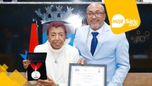 Vereadores de Suzano homenageiam a sambista e deputada Leci Brandão com a Medalha Suzano Brandão pelo envio de recursos ao município