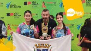 Dupla feminina Poá
