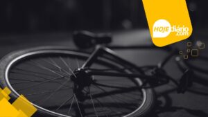 bicicleta luto preto e branco