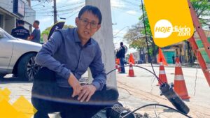 Fios soltos são removidos de postes de via da área central de Suzano após cobrança do vereador Artur Takayama