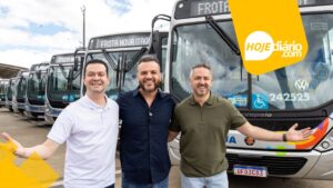 Nesta sexta-feira (26), gestão do prefeito Eduardo Boigues entregou 30 ônibus novos que vão começar a circular nas próximas horas em Itaquaquecetuba