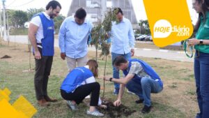 Recentemente, pontos de Suzano receberam o plantio de centenas de mudas de cerejeira e outras espécies nativas de dois metros de altura