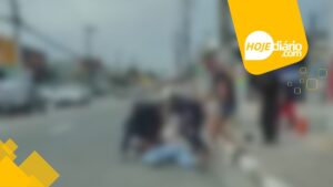 Homem é agredido por grupo de pessoas em avenida movimentada de Suzano, neste sábado (04); assista