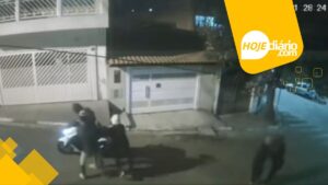 Mulher tem moto levada por quadrilha armada durante assalto na Vila Monteiro, em Poá, nesta quinta (02); assista