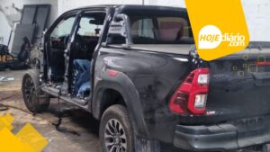 Polícia Civil encontra caminhonete furtada em galpão usado como desmanche em Suzano