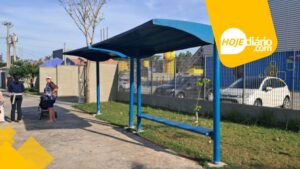 Ponto de ônibus com abrigo Mogi das Cruzes