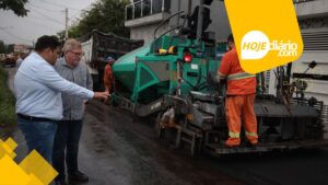 Prefeito de Suzano acompanha avanço da pavimentação no Jardim Casa Branca; investimento da obra é superior a R$ 2 milhões Obra de pavimentação Suzano