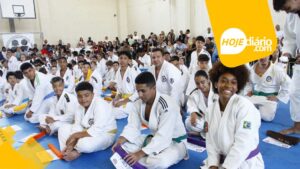 Cerimônia celebra avanço na graduação de faixas de judocas de Poá Judocas Poá