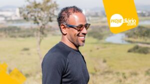 Escritor Sacolinha chega ao 14º livro e conclui trilogia “Leveza” com crônicas