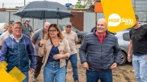 Prefeita Mara Bertaiolli acompanha retomada das obras de esgotamento sanitário da Vila Nova Jundiapeba