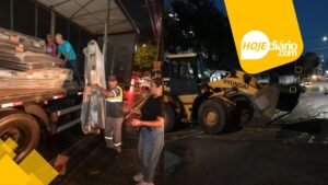 Prefeitura de Suzano recolhe mais de 90 toneladas de entulho após temporais históricos na cidade e inicia entrega de cestas e kits a famílias afetadas Prefeitura de Suzano recolhe mais de 90 toneladas de entulho após temporais históricos na cidade e inicia entrega de cestas e kits a famílias afetadas